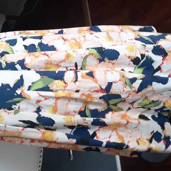 J.crew Cottagecore  fit and flare  floral vneck  dress size 8 - Picture 9 of 16